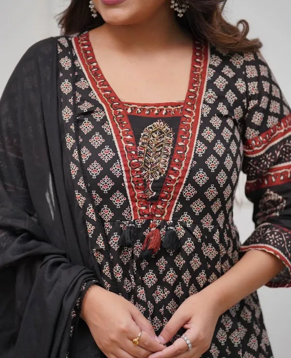 Premium_Heavy_Black_Ethnic_Anarkali_Kurta_Set_with_Dupatta
