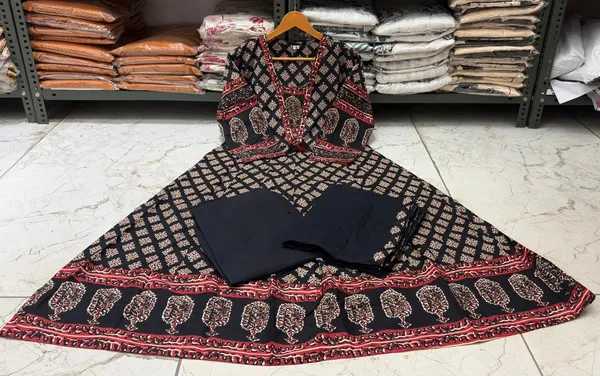 Premium_Heavy_Black_Ethnic_Anarkali_Kurta_Set_with_Dupatta