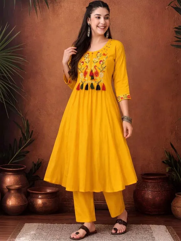 Yellow_Cotton_Kurta_And_Pant_Set_for_Women