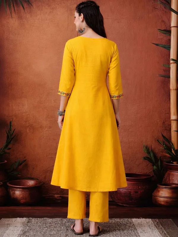 Yellow_Cotton_Kurta_And_Pant_Set_for_Women