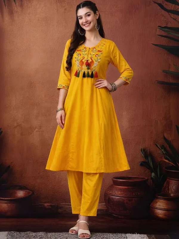 Yellow_Cotton_Kurta_And_Pant_Set_for_Women