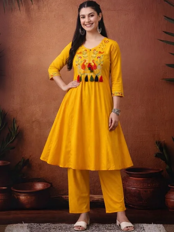 Yellow_Cotton_Kurta_And_Pant_Set_for_Women