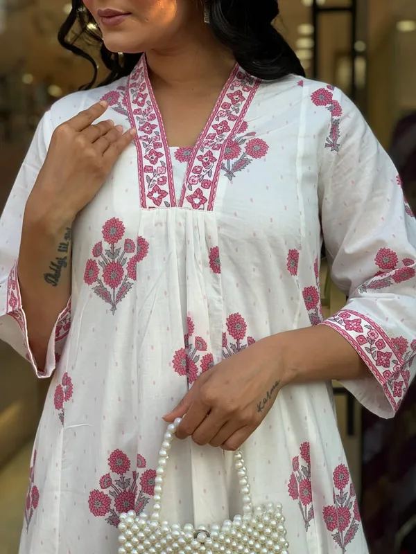 Women_Floral_Printed_Kurta_Pant_Dupatta_Set