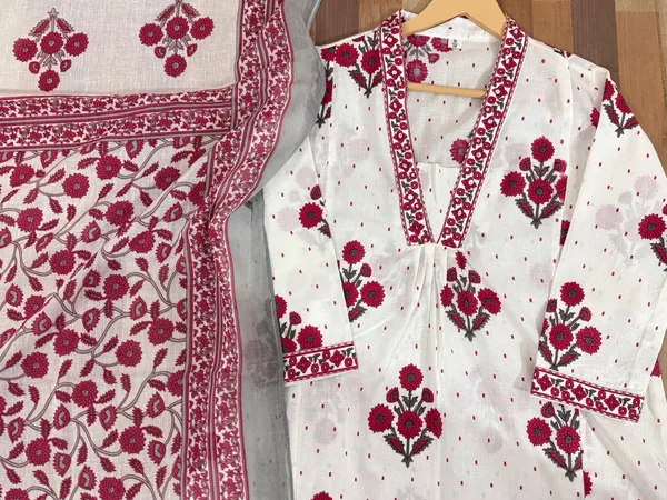 Women_Floral_Printed_Kurta_Pant_Dupatta_Set