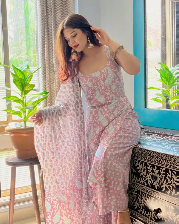 Light_Pink_Printed_Kurta_Palazzo_Set_with_Dupatta