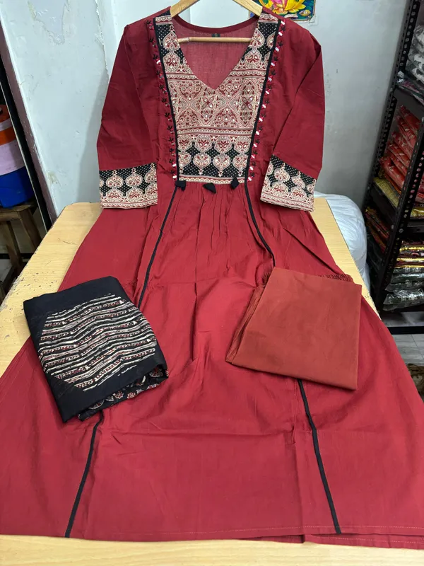 Red_Straight_A_Line_Kurta_Both_Side_Pocket_Set_With_New_Style_In_Machin_Print_For_Women
