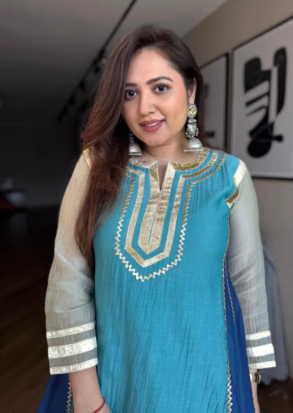 Women'S_Sky_Blue_Zari_Embroidered_Kurta_Palazzo_Set