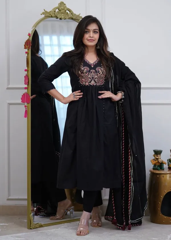Regal_Noir_Embroidered_Anarkali_Set_for_Woman