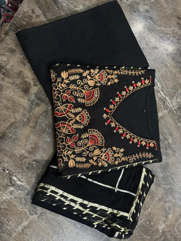 Regal_Noir_Embroidered_Anarkali_Set_for_Woman
