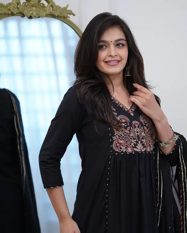 Regal_Noir_Embroidered_Anarkali_Set_for_Woman