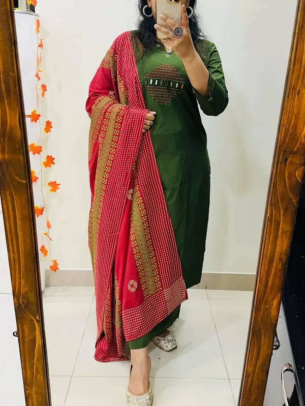 Royal_Green_Cotton_Kurti_Set_With_Red_Bandhej_Dupatta_For_Women