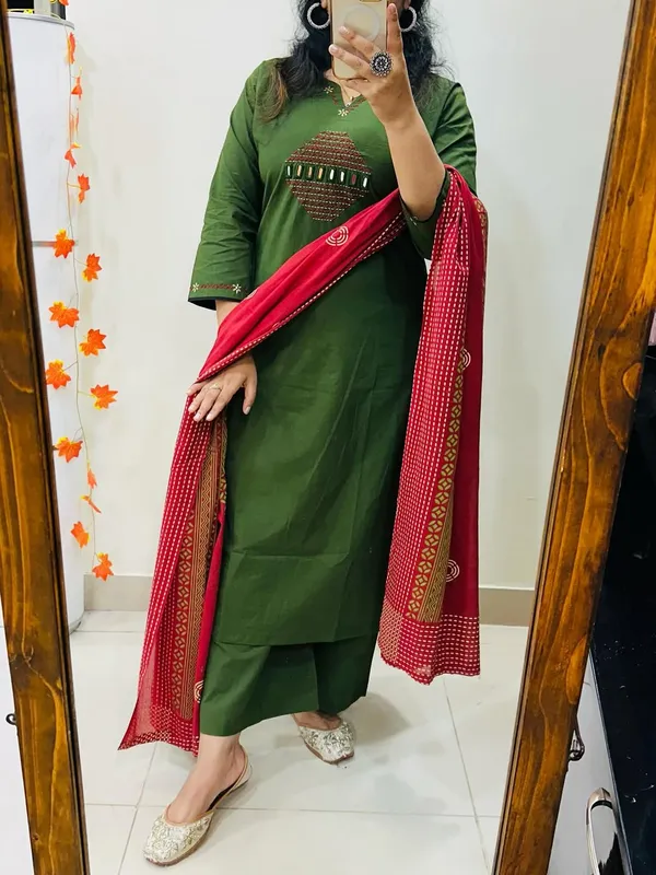 Royal_Green_Cotton_Kurti_Set_With_Red_Bandhej_Dupatta_For_Women