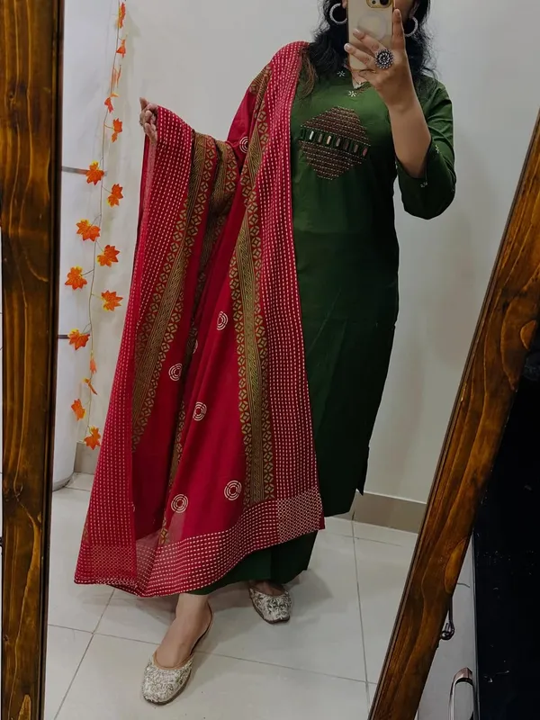 Royal_Green_Cotton_Kurti_Set_With_Red_Bandhej_Dupatta_For_Women