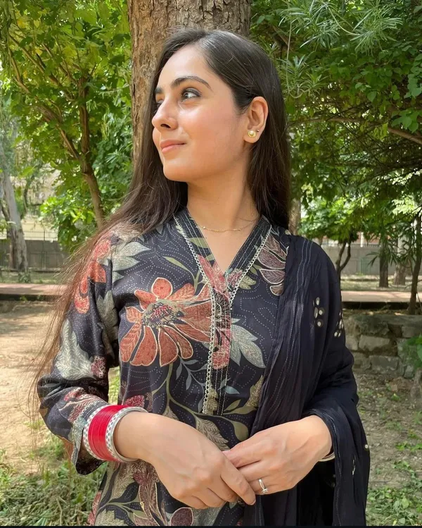 Ruby_Blossom_Floral_Printed_Kurta_Pant_&_Dupatta_Set
