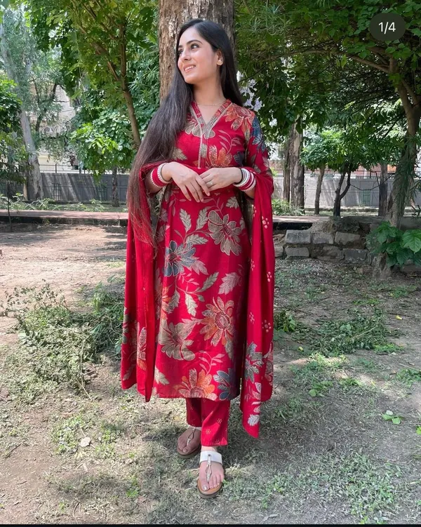Ruby_Blossom_Floral_Printed_Kurta_Pant_&_Dupatta_Set