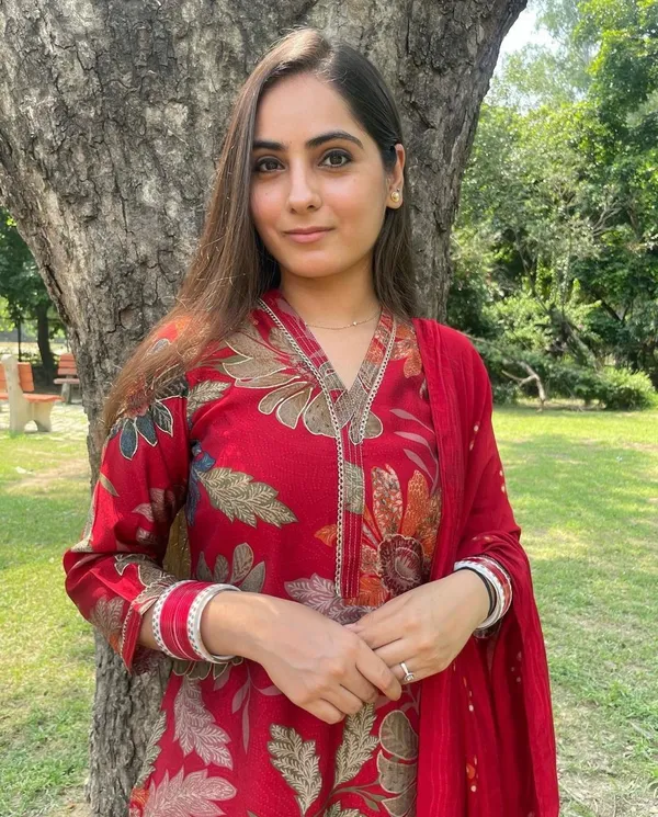 Ruby_Blossom_Floral_Printed_Kurta_Pant_&_Dupatta_Set
