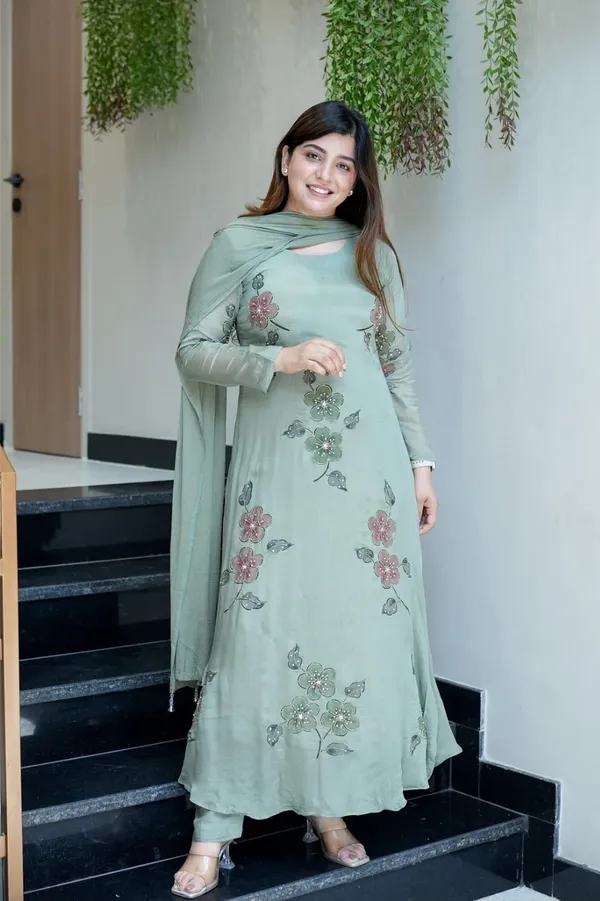 Women’s_Pista_Green_Floral_Embroidered_Kurta_Pant_Dupatta_Set