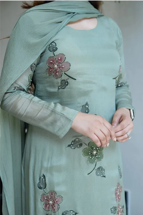 Women’s_Pista_Green_Floral_Embroidered_Kurta_Pant_Dupatta_Set