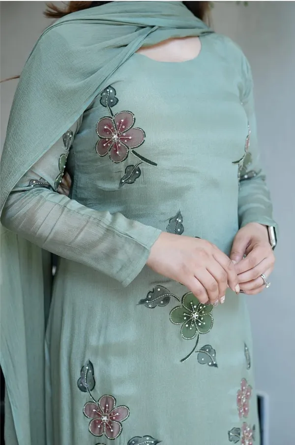Women’s_Pista_Green_Floral_Embroidered_Kurta_Pant_Dupatta_Set