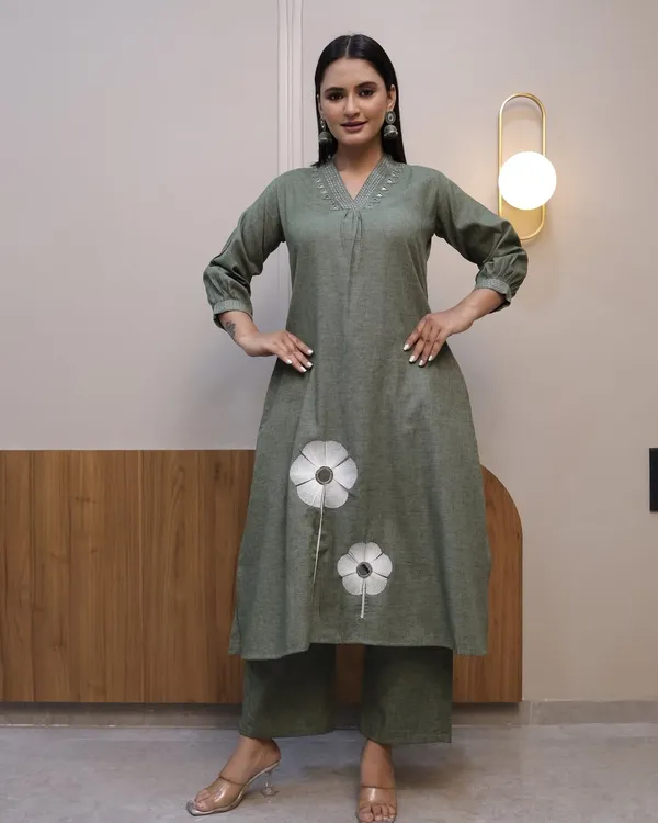 Women_Floral_Printed_Regular_Thread_Work_Kurta_with_Palazzos