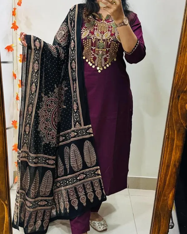 Traditional_Wine_Kurti_Pant_With_Feather_Print_Dupatta