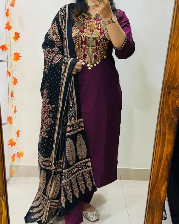 Traditional_Wine_Kurti_Pant_With_Feather_Print_Dupatta