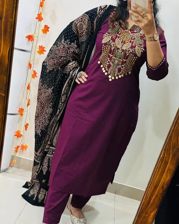 Traditional_Wine_Kurti_Pant_With_Feather_Print_Dupatta