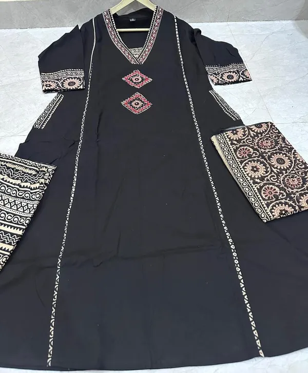 Royal_Black_Ethnic_Kurta_Set_with_Printed_Dupatta_Set