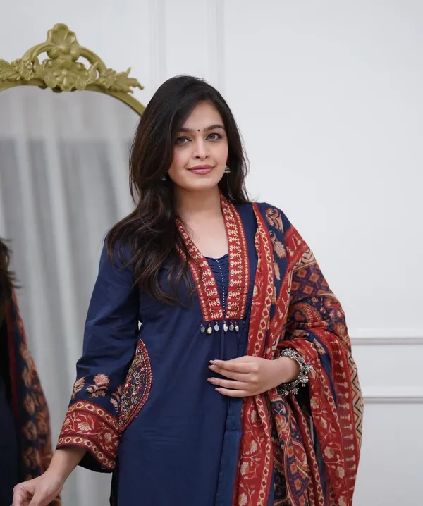 Navy_Cotton_Mirror_Embroidered_Suit_Set
