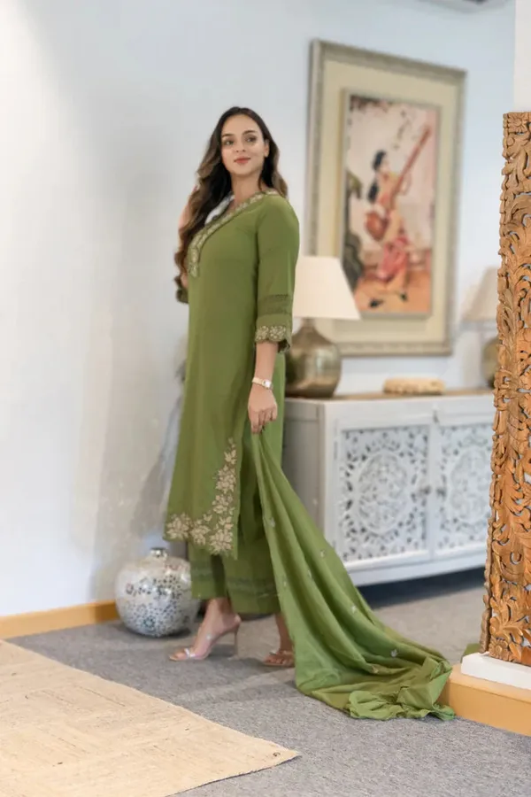 Light_Green_Floral_Print_Kurta_Trouser/Pant_&_Dupatta_Set_For_Women