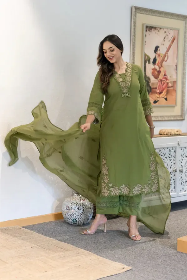 Light_Green_Floral_Print_Kurta_Trouser/Pant_&_Dupatta_Set_For_Women