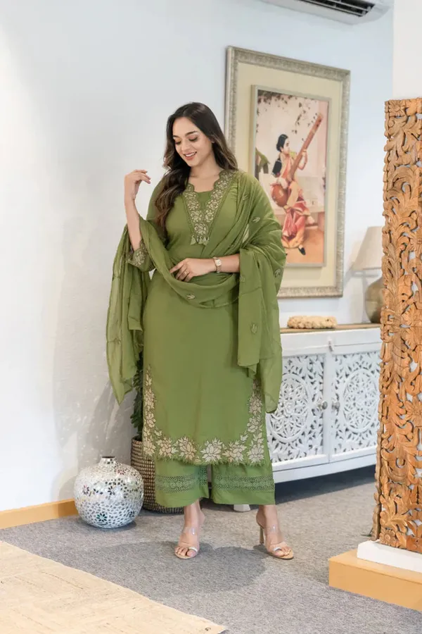 Light_Green_Floral_Print_Kurta_Trouser/Pant_&_Dupatta_Set_For_Women