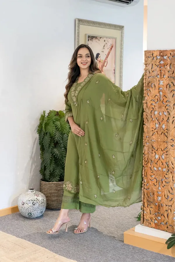 Light_Green_Floral_Print_Kurta_Trouser/Pant_&_Dupatta_Set_For_Women