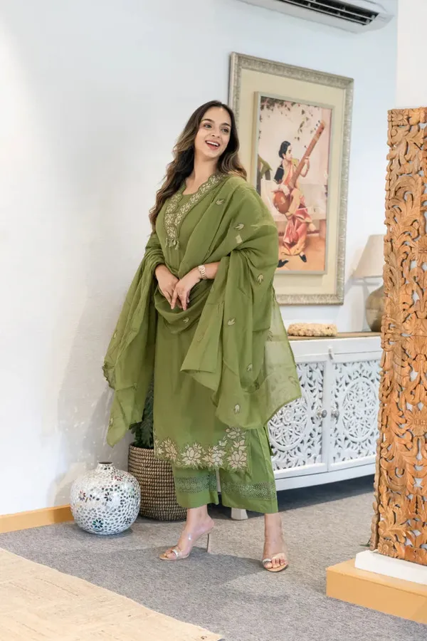 Light_Green_Floral_Print_Kurta_Trouser/Pant_&_Dupatta_Set_For_Women