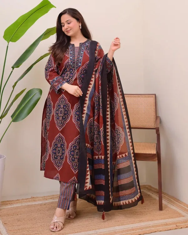 Cotton_Kurti_Pant_Set_With_Malmal_Dupatta_&_Neck_Sequence_Work_-_Red