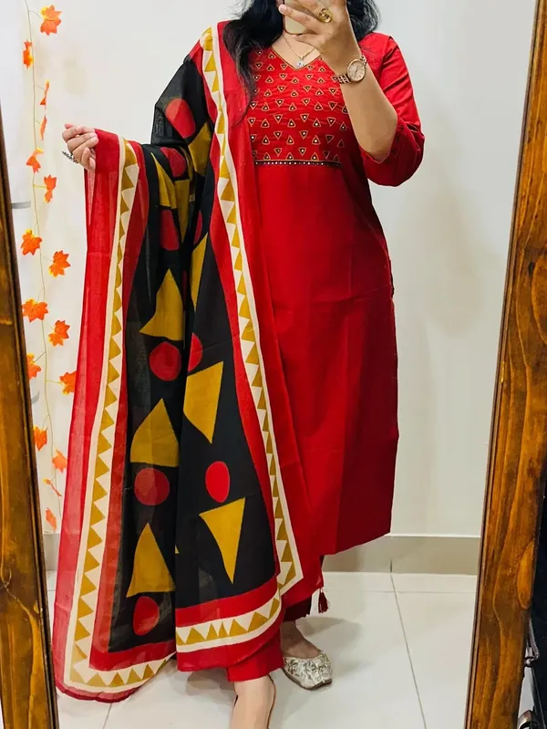 Elegant_Crimson_Geometric_Kurta_Set_with_Statement_Dupatta