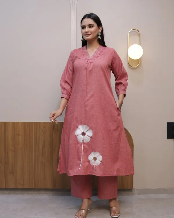 Women_Floral_Printed_Regular_Thread_Work_Kurta_with_Palazzos