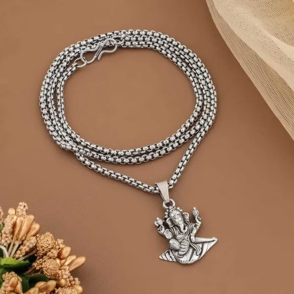 Silver_Brass_Locket_For_Men_&_Women