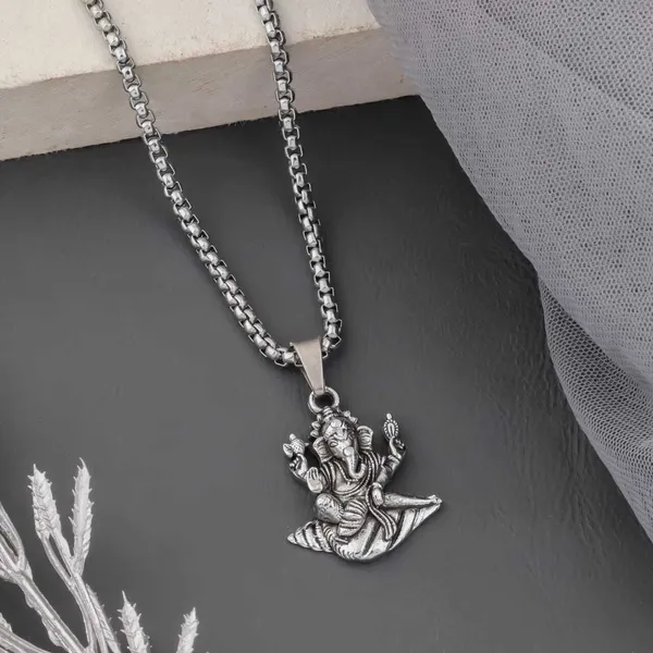 Silver_Brass_Locket_For_Men_&_Women