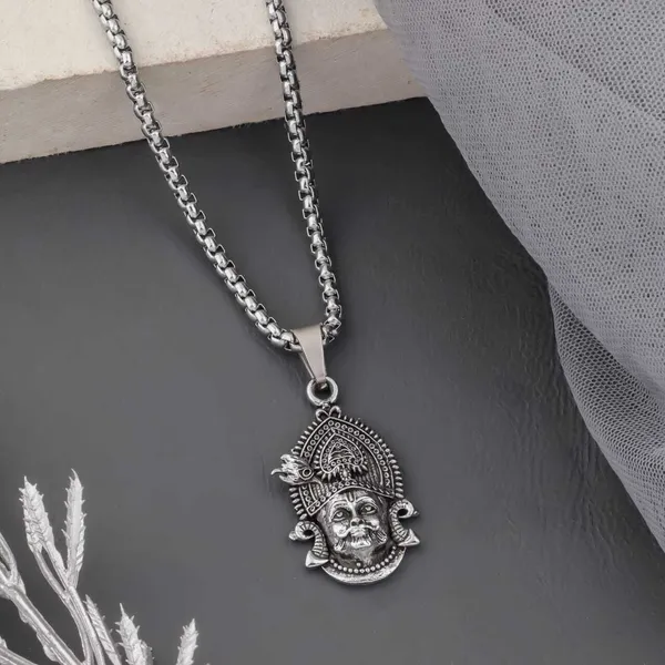 Silver_Metal_Locket_For_Men_&_Women
