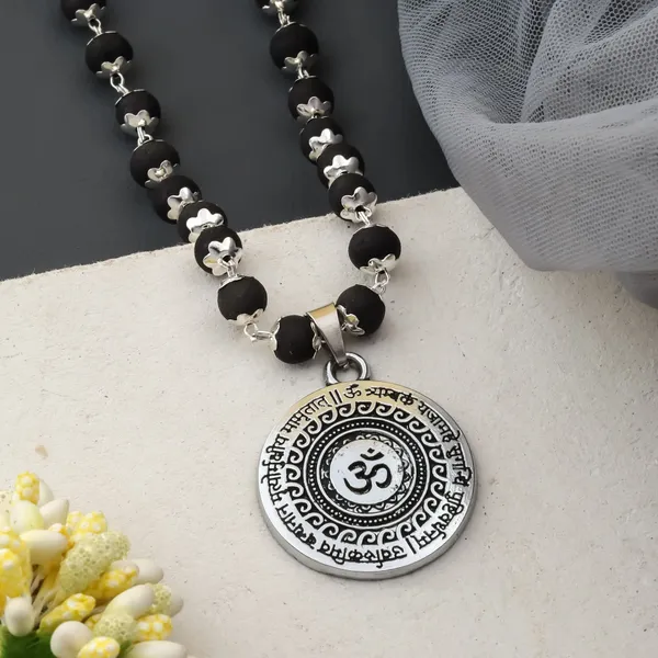 Silver_Metal_Locket_For_Men_&_Women
