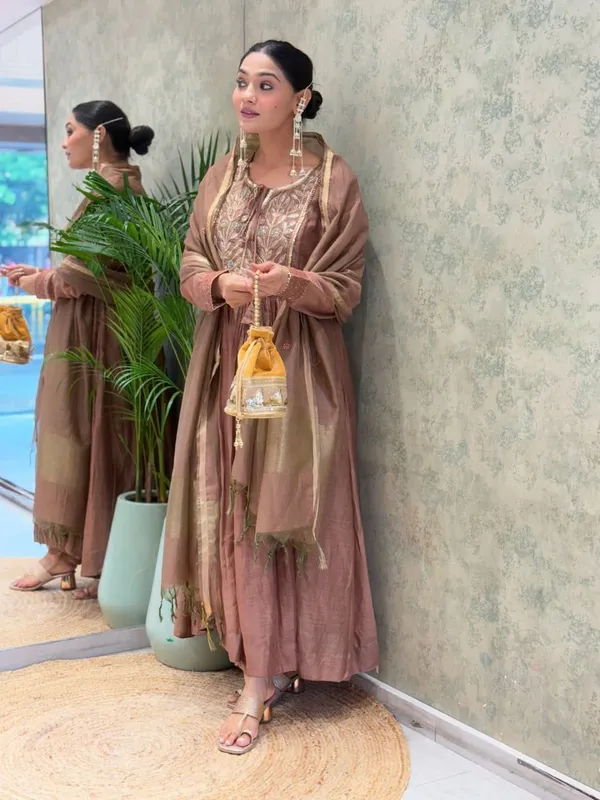 Mauve_Cotton_Mul_Chanderi_Menkalinan_Kurta_Pant_&_Dupatta_Set_For_Women