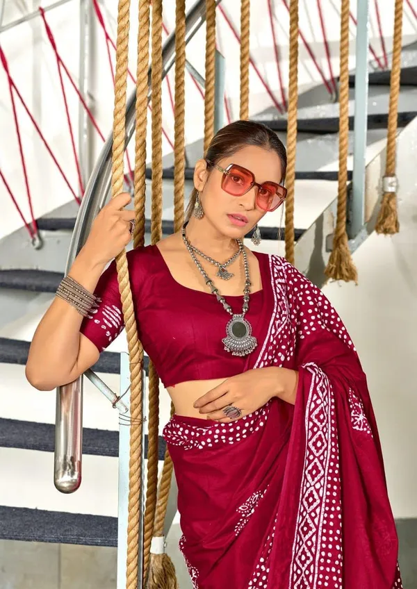 Aadhira_Pure_Cotton_Saree_–_Classic_Maroon_with_Traditional_Bandhani_Print