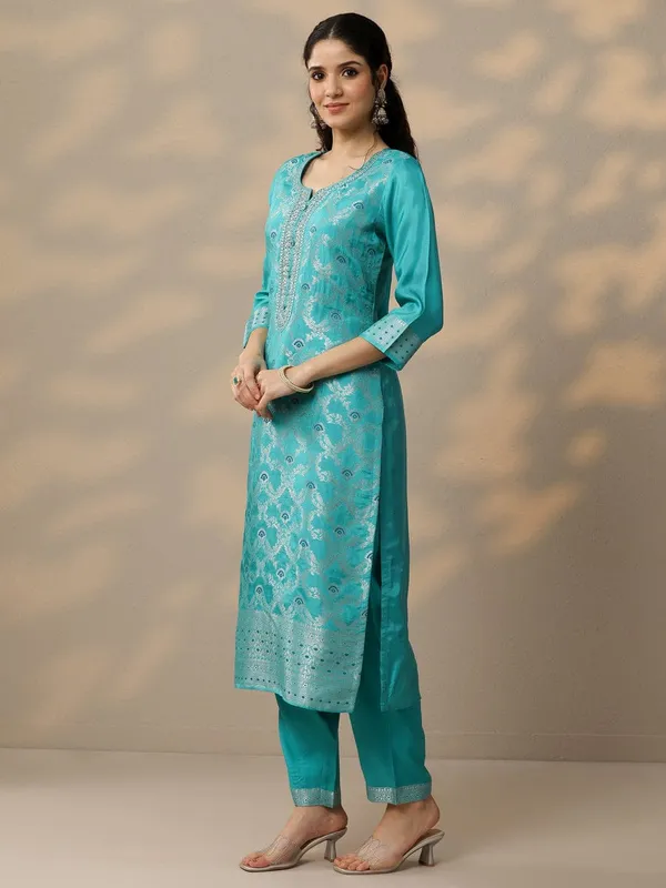 Classic_Teal_Kurta_Pant_With_Floral_Printed_Dupatta