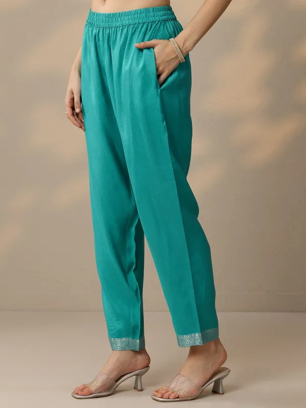 Classic_Teal_Kurta_Pant_With_Floral_Printed_Dupatta