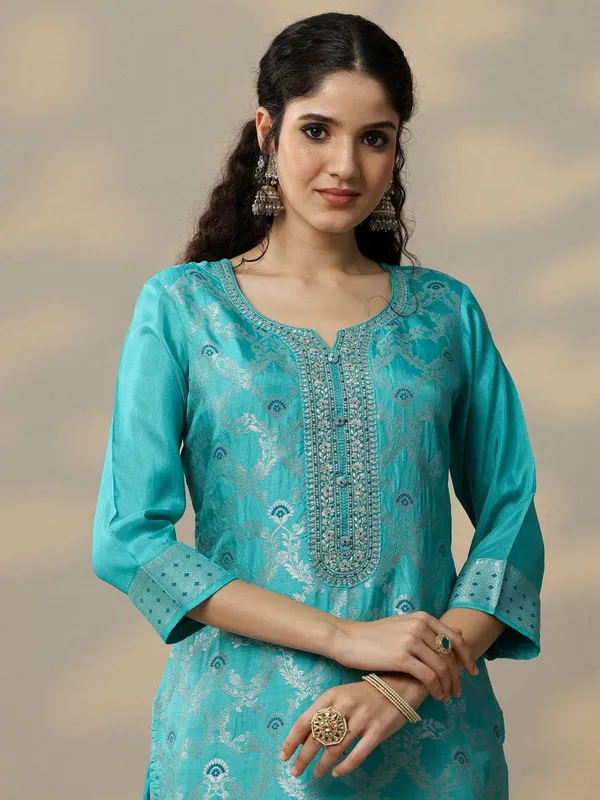 Classic_Teal_Kurta_Pant_With_Floral_Printed_Dupatta