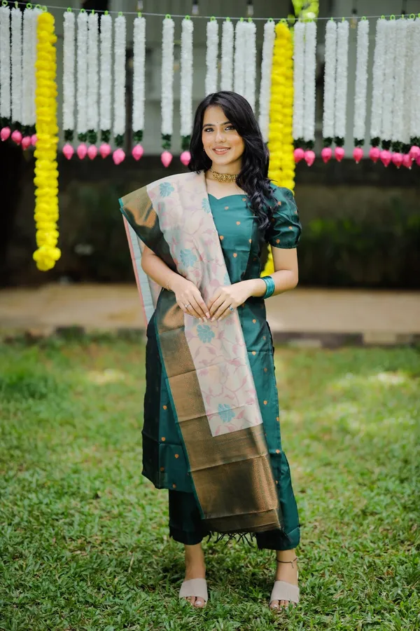 Deep_Green_Minimal_Festive_Kurta_Set