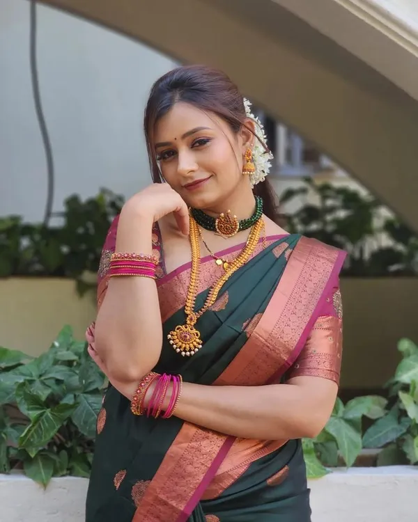 Emerald_Green_Zari_Woven_Silk_Saree
