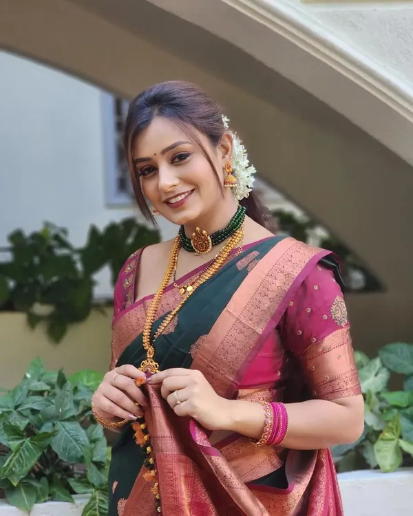 Emerald_Green_Zari_Woven_Silk_Saree