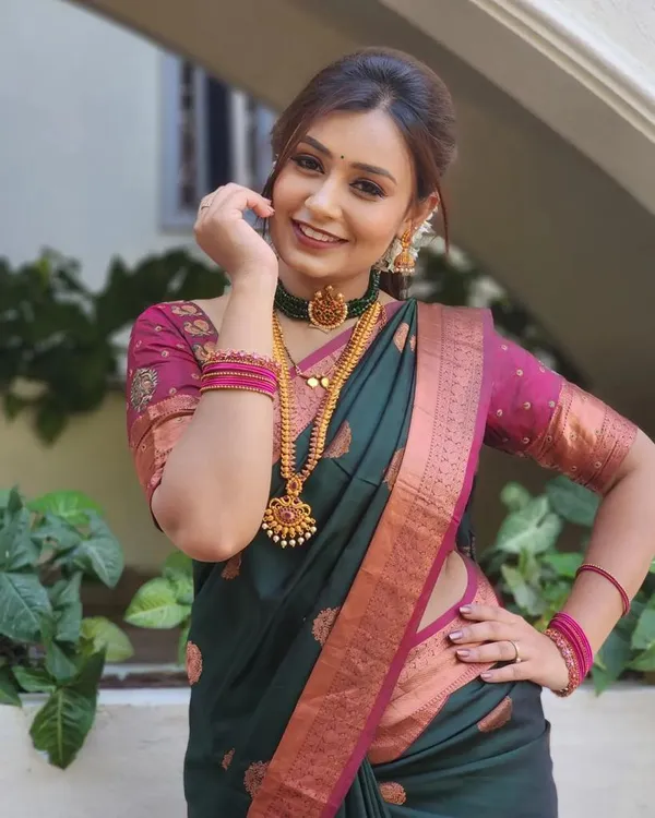Emerald_Green_Zari_Woven_Silk_Saree